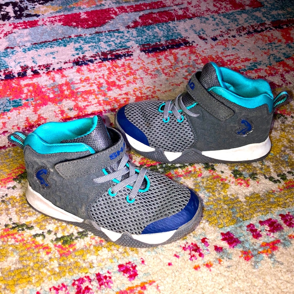 🧜🏼‍♀️3 for $15 item!🧜🏼‍♀️ athletic shoes